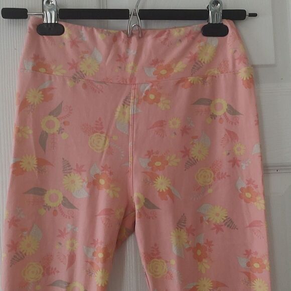 Lularoe light peach floral print buttery soft leggings  One Size - Picture 3 of 5
